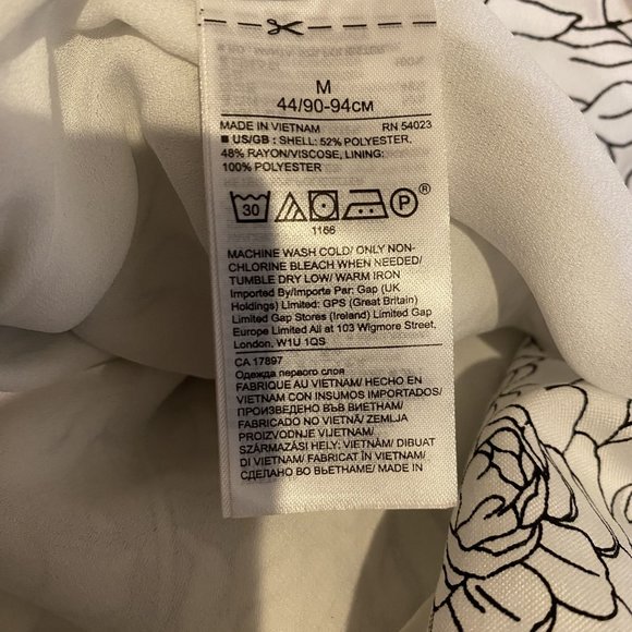 BANANA REPUBLIC -- Summer Top, Loose & Flowy, Black/White with Tie Back, Lined - Picture 9 of 11